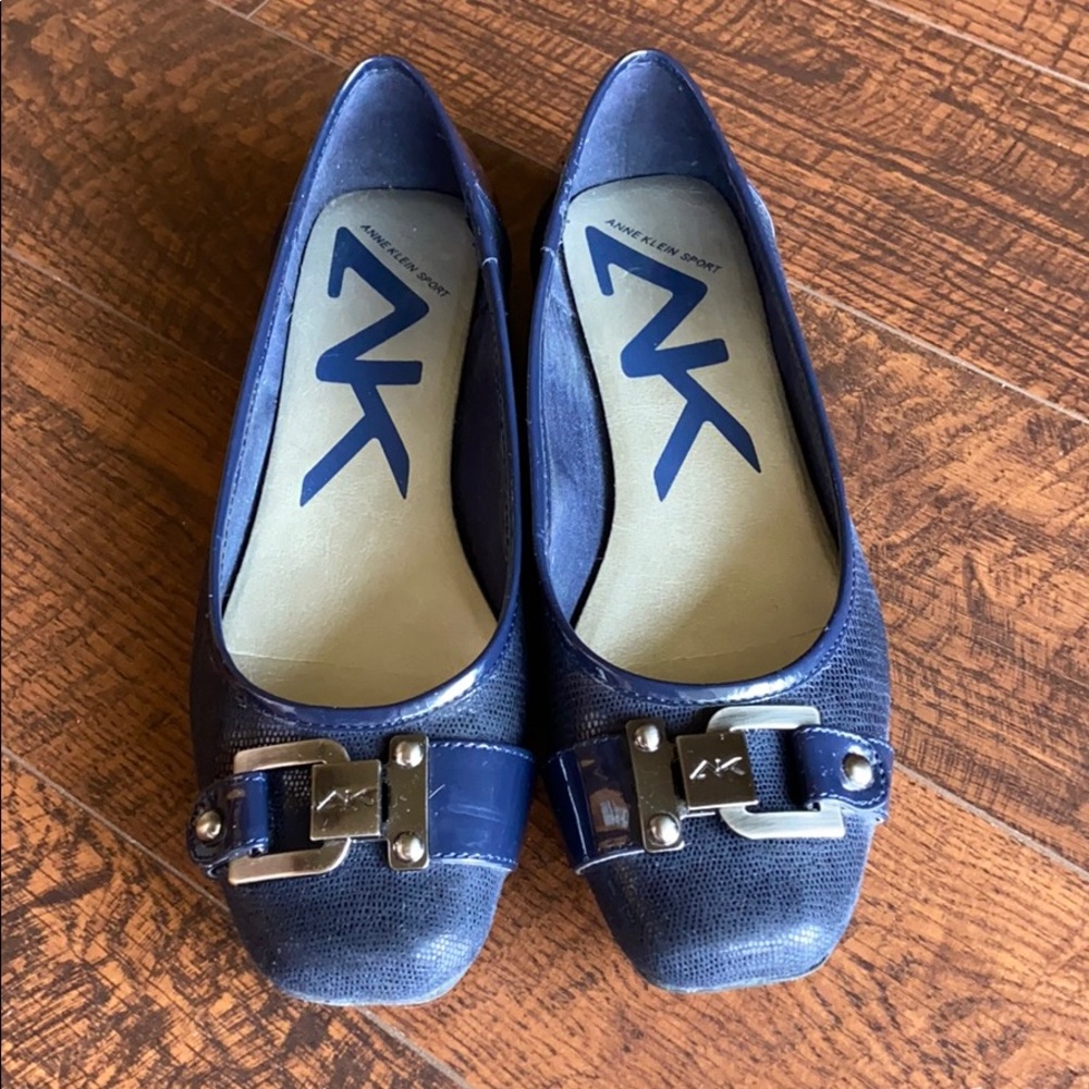 Women’s Anne Klein navy flats